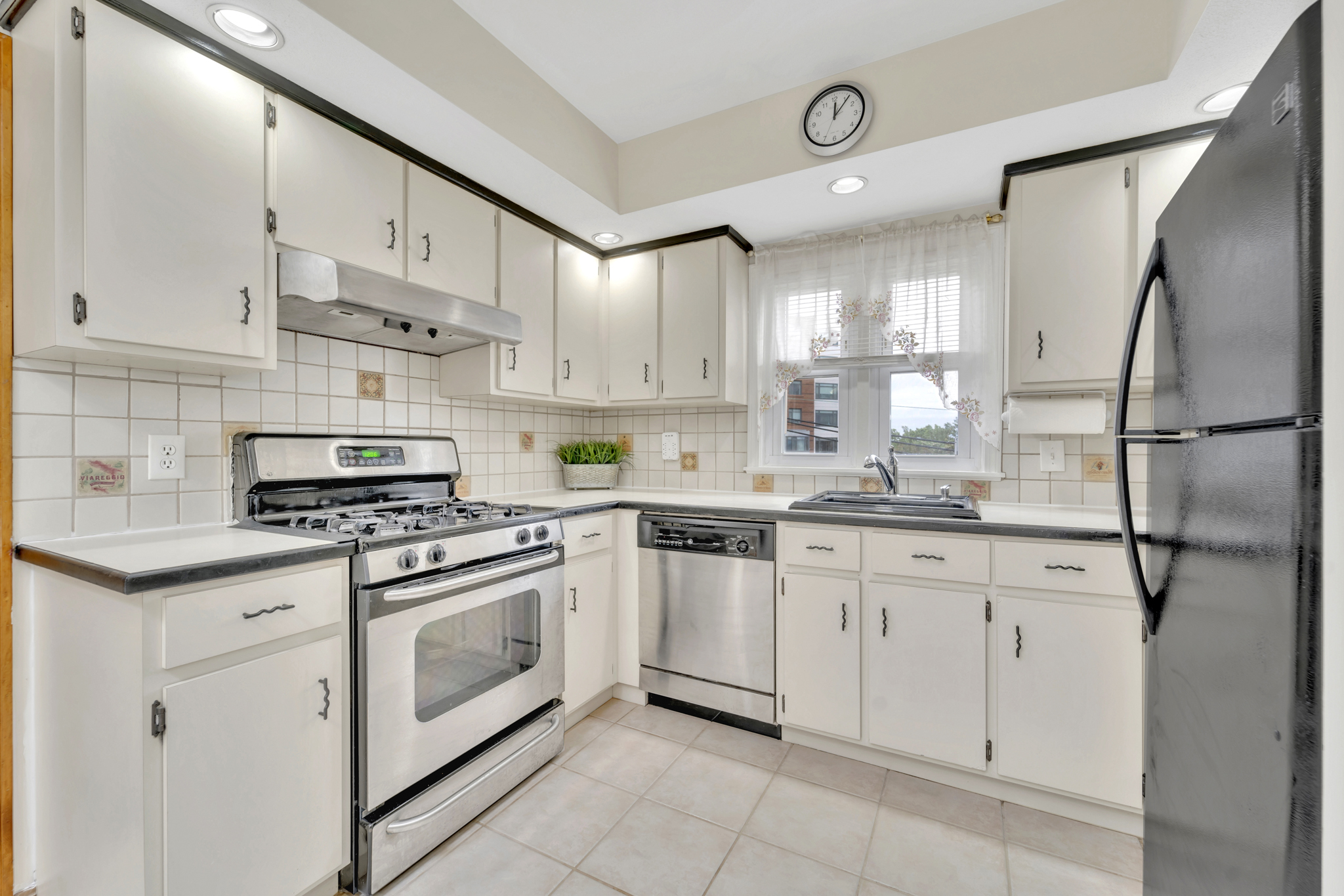 2 BR Condo, Chelsea SOLD for $380k